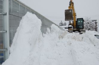 Hirasawa_Removing_Snow.jpg